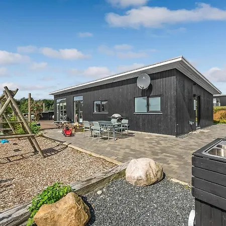 Three-bedroom In בית נופש