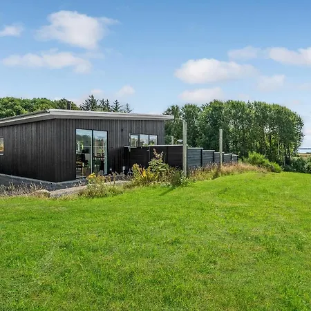 בית נופש Three-bedroom In *