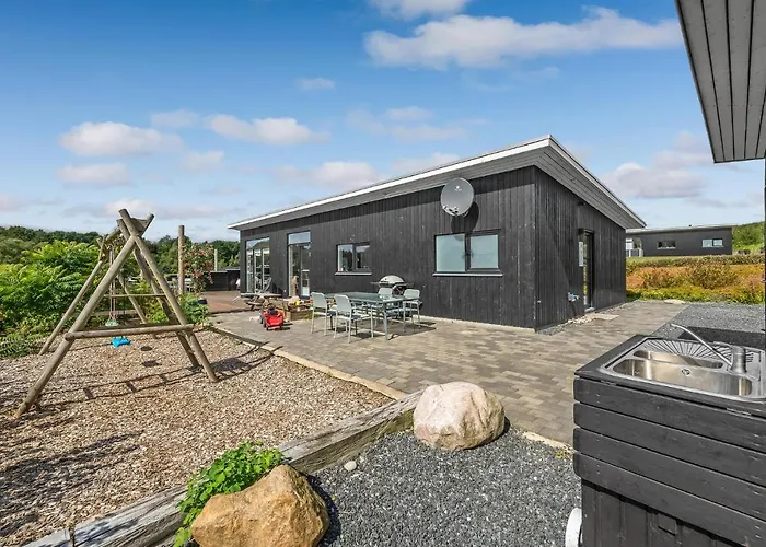 Three-bedroom In Holiday home